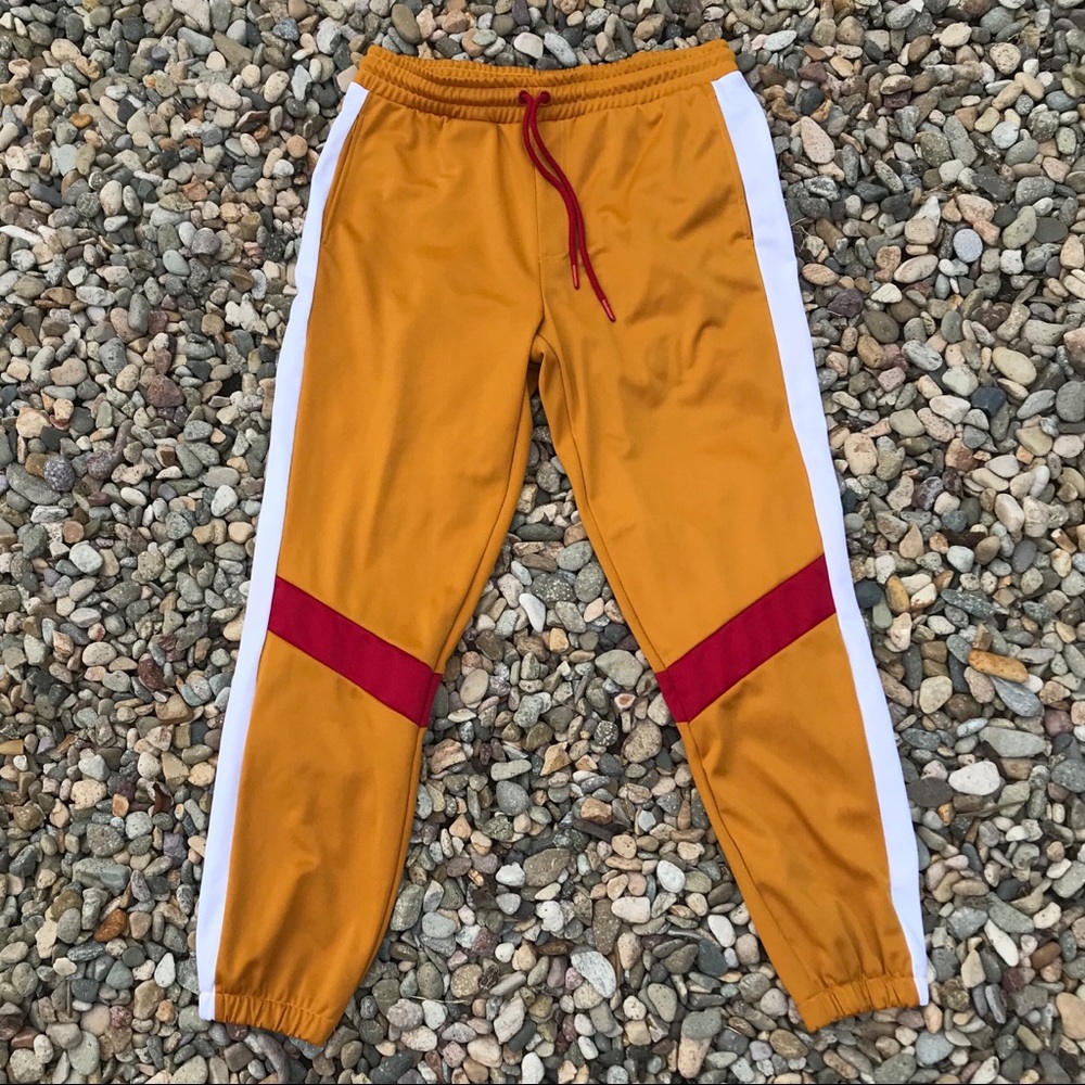NWT SPORTY SWEATPANTS